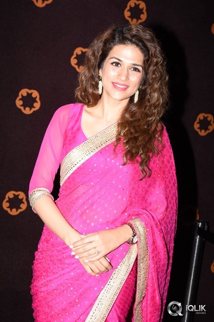 Shraddha-Das-at-Savitri-Movie-Audio-Launch